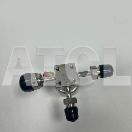 Swagelok  Valve 6LVV-DPF111P-C含接管(三向單閥含管件)